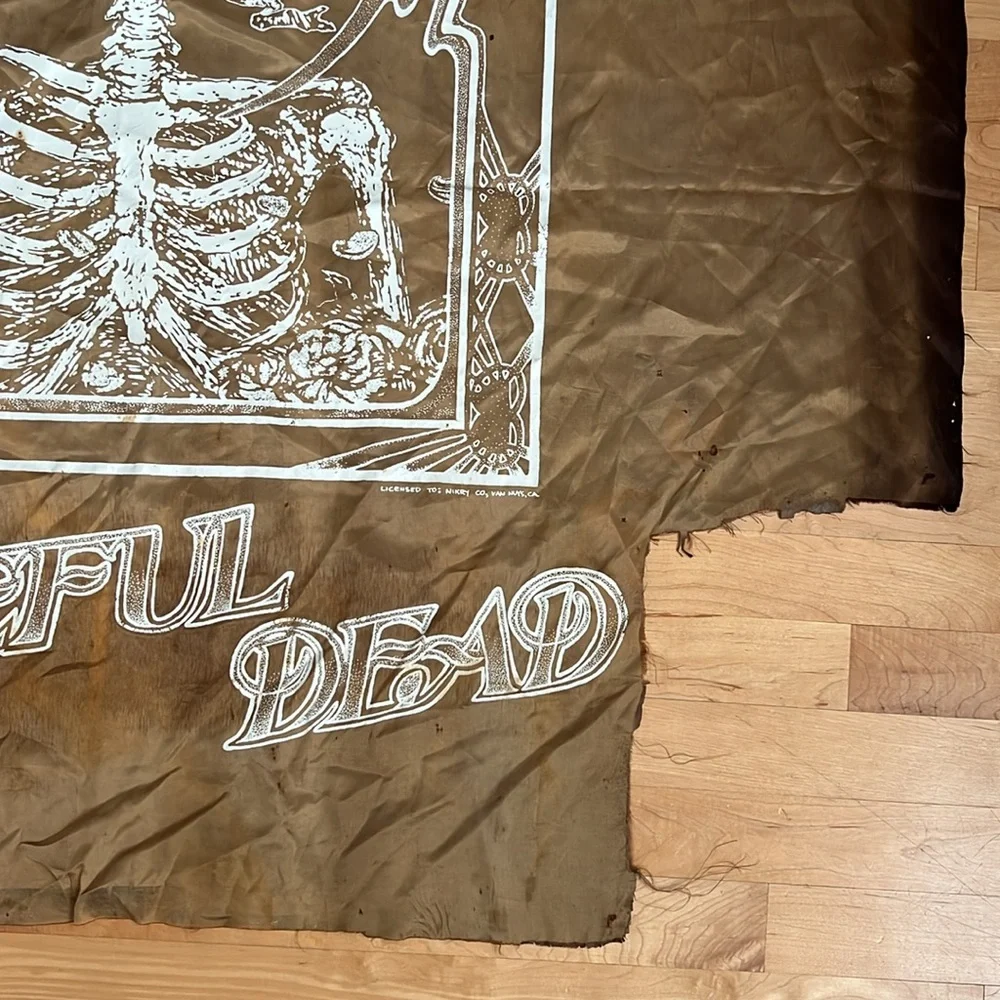 1986 Grateful Dead Skeleton Banner/Tapestry/Flag | Golden-Brown + White | 30x43
